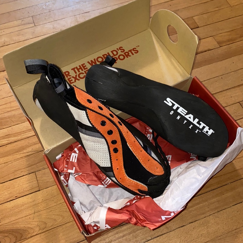 BRAND NEW mens climbing shoes! Size 11.5